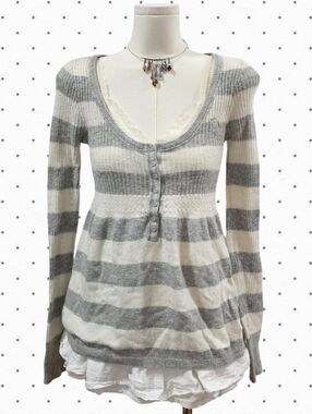 Abercrombie grey and white vintage long sleeve knit babydoll top